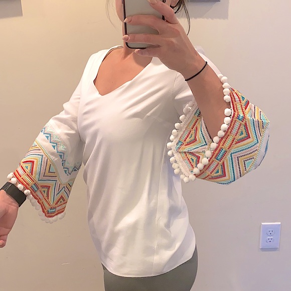 DREW V-Neck Embroidered Bell Sleeve Top NWOT Small - Picture 3 of 12